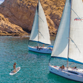 Veleros en la bahia en los cabos